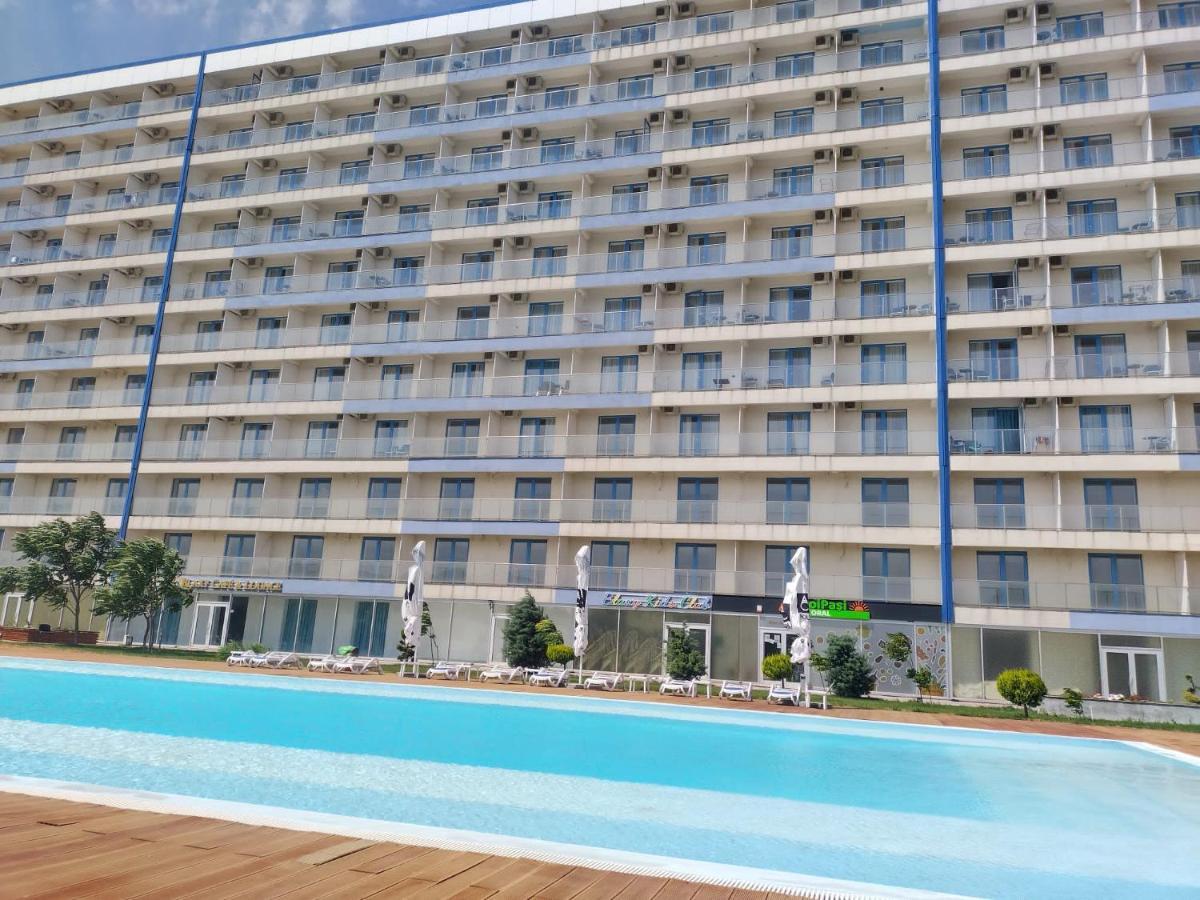Douăzeci şi Trei August Blaxy Resort Stefi Cu Acces La Piscine Gratuit المظهر الخارجي الصورة
