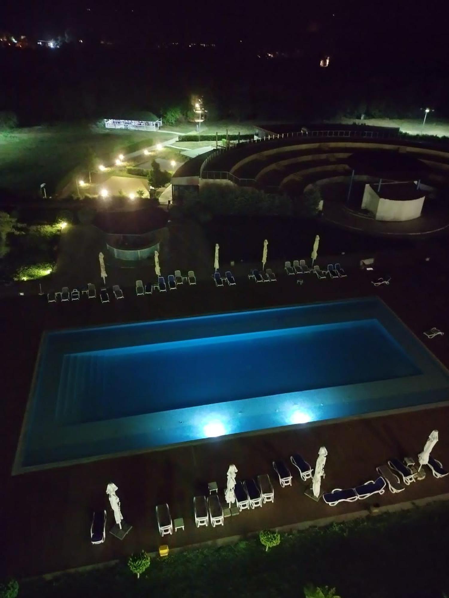 Douăzeci şi Trei August Blaxy Resort Stefi Cu Acces La Piscine Gratuit المظهر الخارجي الصورة